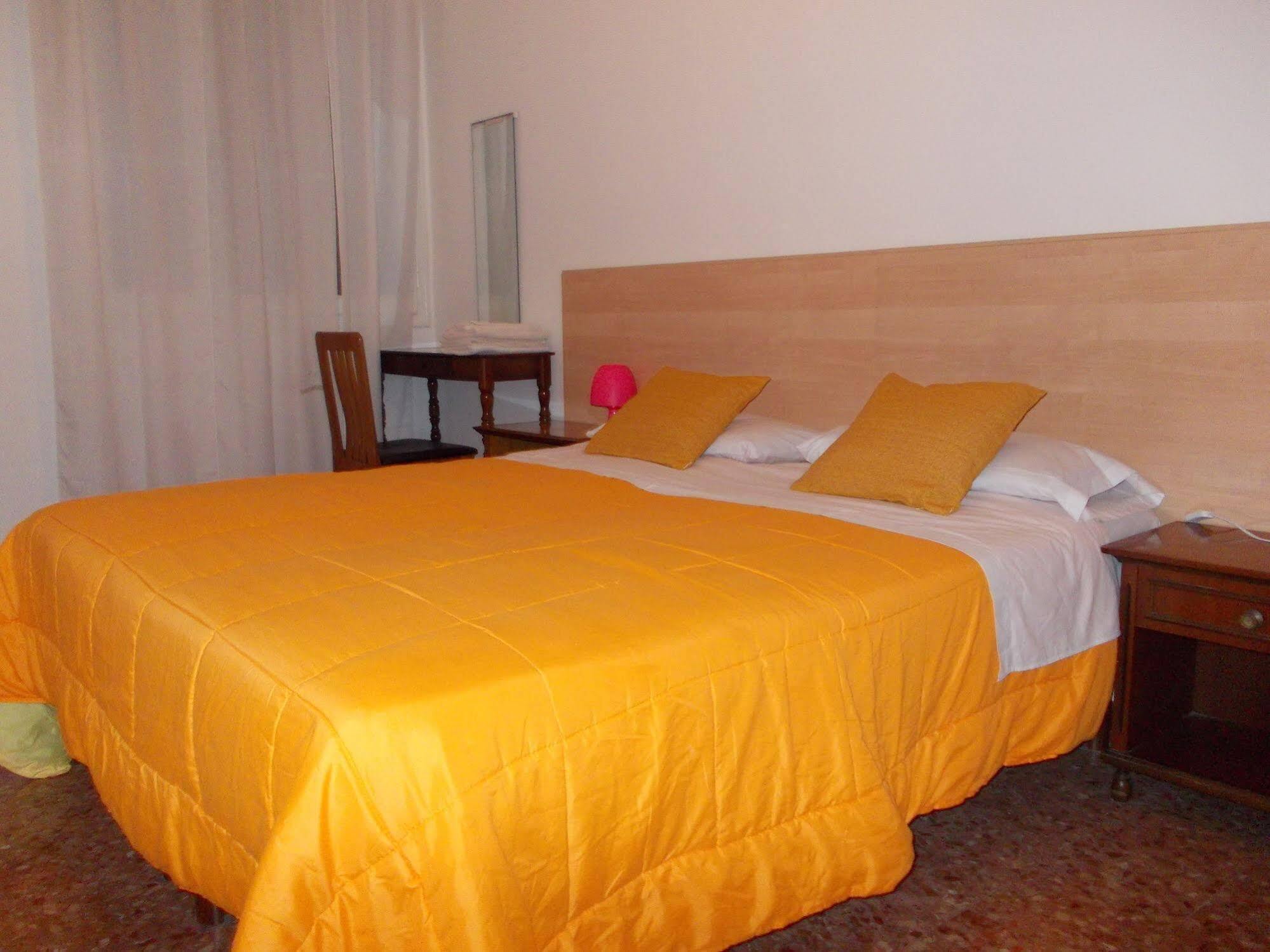 Travellers Lodge Bed & Rooms Treviso Bagian luar foto